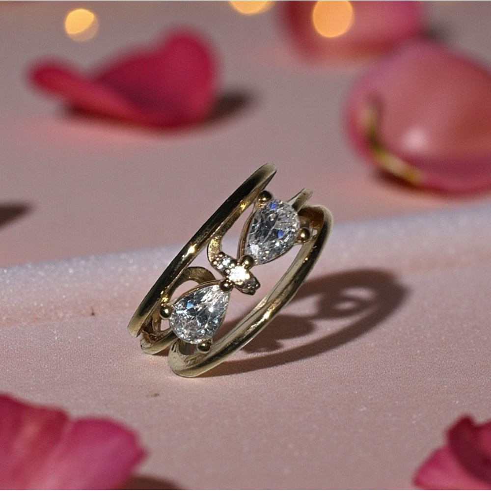 Elegant Gold Ring with a Bow Design